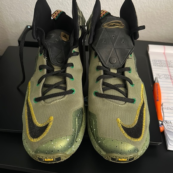 Nike LeBron 13 6Y
